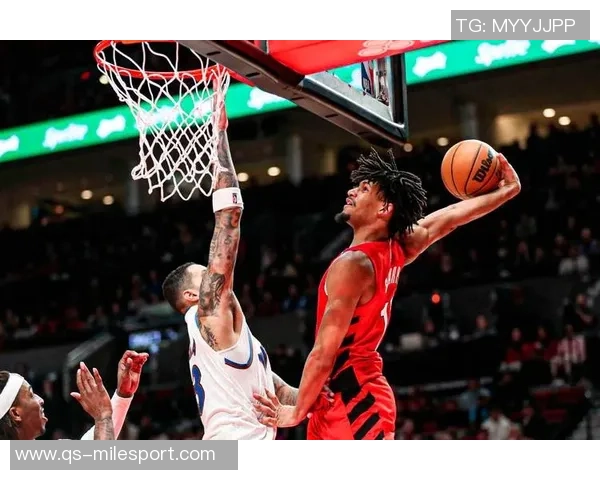 比卢普斯称赞夏普攻守兼备称其能应对高强度对抗挑战 比卢普斯称赞夏普攻守兼备称其能应对高强度对抗挑战